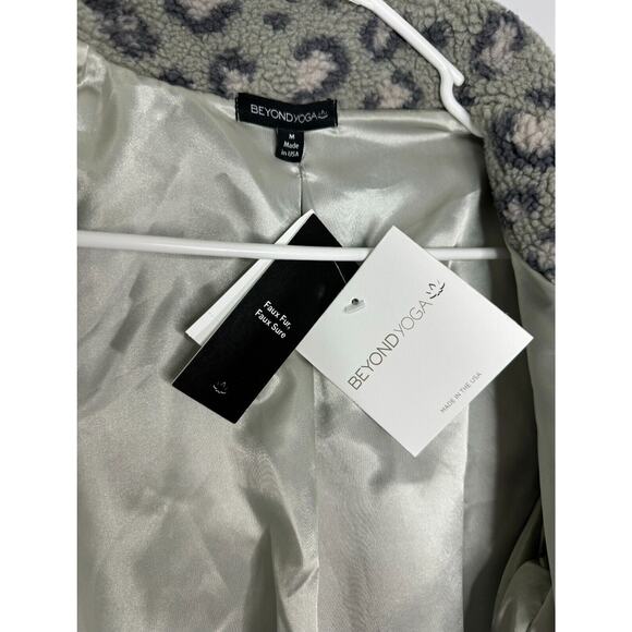 NWT Beyond Yoga Jacket Womens Gray Cheetah print Sherpa Zip Up Collared size M - Picture 5 of 6